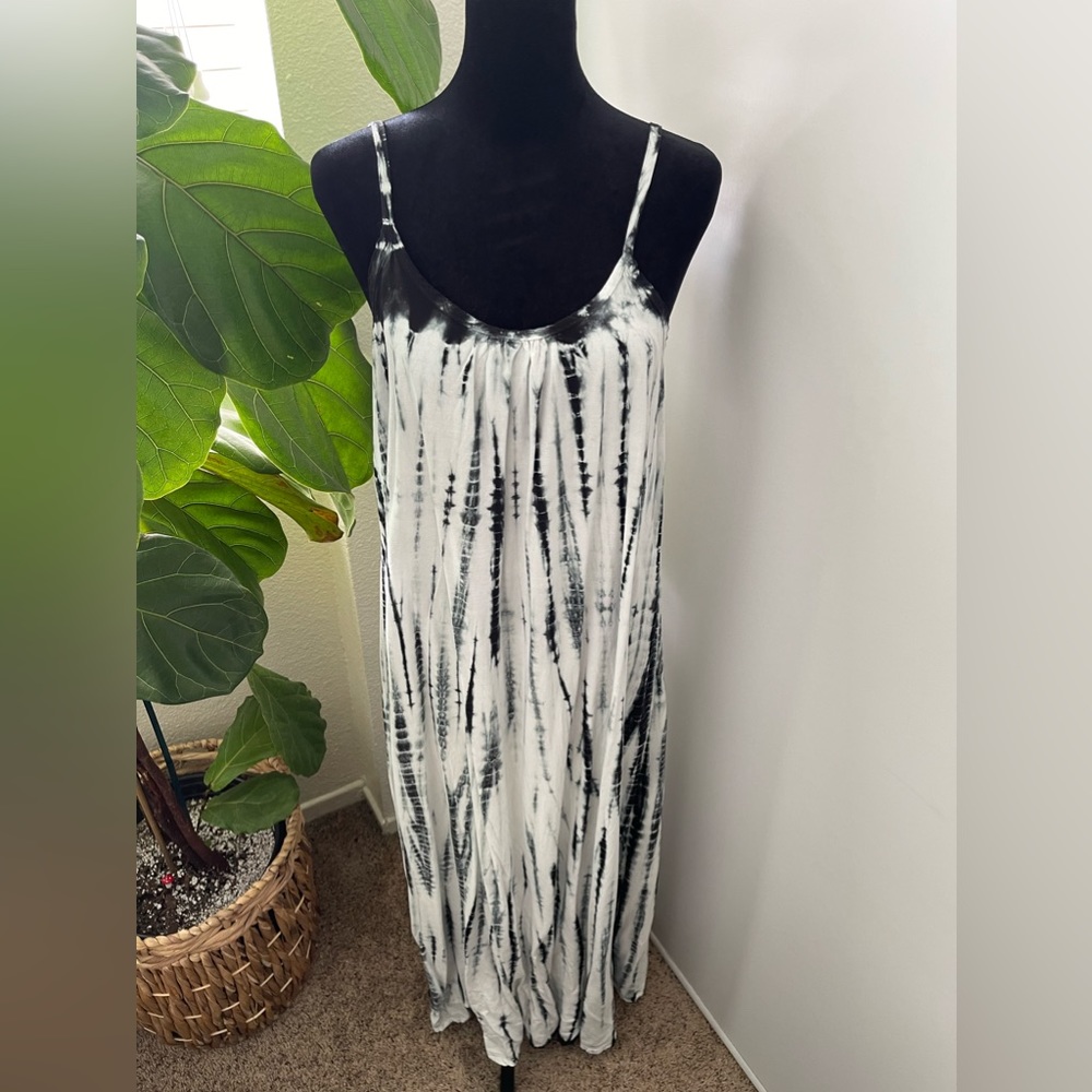 Dress - Picture 2 of 9